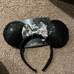 NWT Disney Black Sequin Mickey Ears Headband with Silver Bow